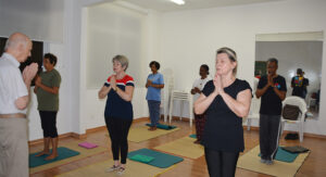 Aulas de Yoga promovem bem-estar e qualidade de vida na AMBEP-Rio