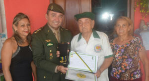 Gildo dos Santos recebe Medalha da Vitória em honra à participação na II Guerra