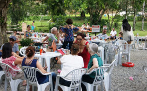 Itajaí celebra fim de ano com almoço e sorteio de brindes