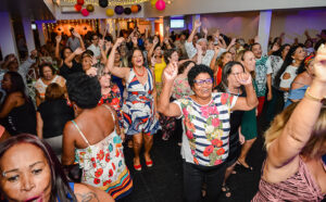 Ritmos latinos: confira os melhores momentos da festa de Caxias
